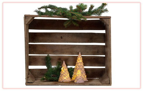 Granar i vit keramik, tre olika storlekar. Kan användas med eller utan ljusslinga.